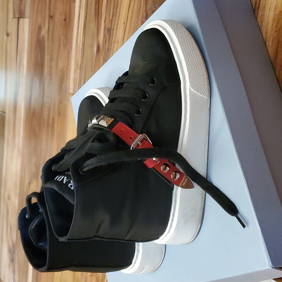 Prada sneaker size 35 - Picture 3 of 4